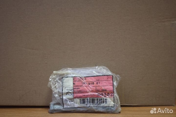 Болт VAG N10491801