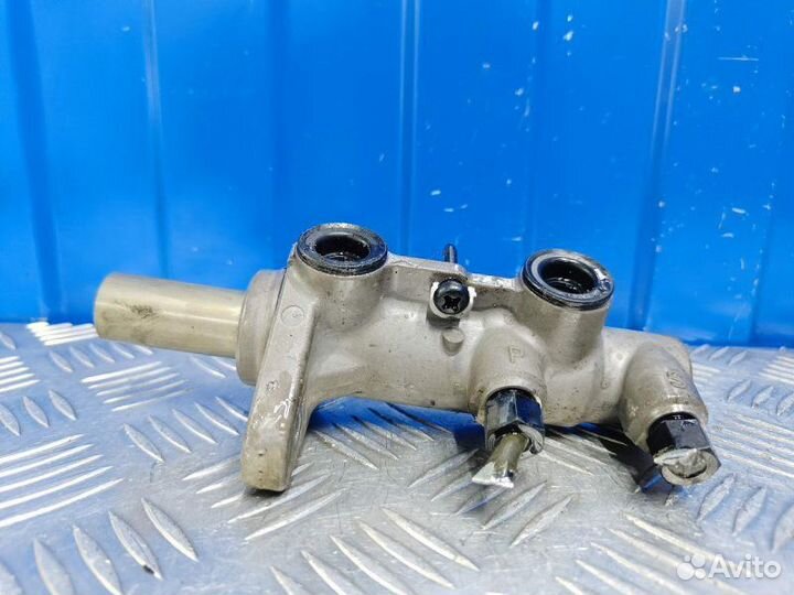 Главный тормозной цилиндр Kia Sorento 2 XM 2.2