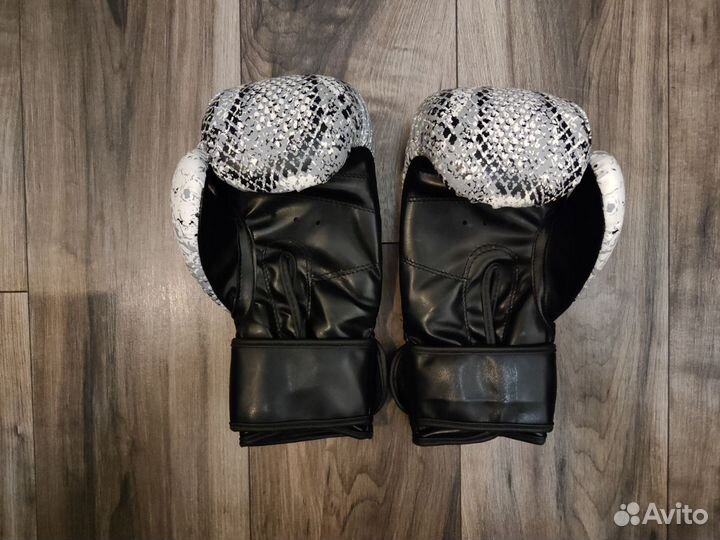 Боксерские перчатки