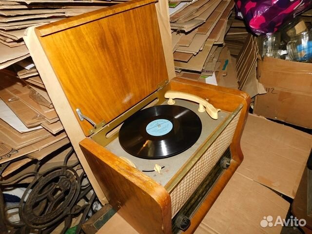 Старинная ламповая радиола Рекорд-61 СССР