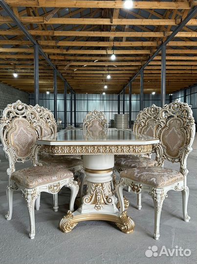 Стол обеденный