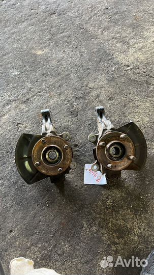 Кулак + спупица Nissan cube z12