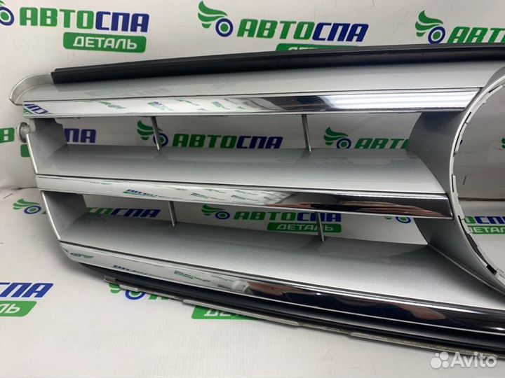 Решетка радиатора передняя Mercedes Benz C-Class