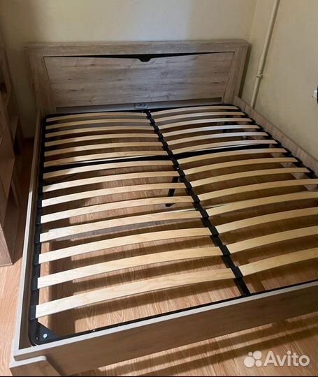 Кровать двухспальная бу 180 200 без матраса