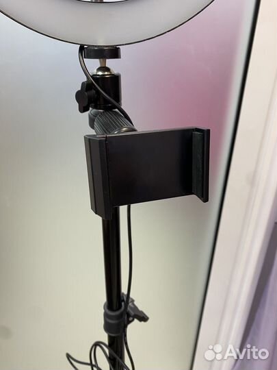 Кольцевая лампа с зеркалом на треноге