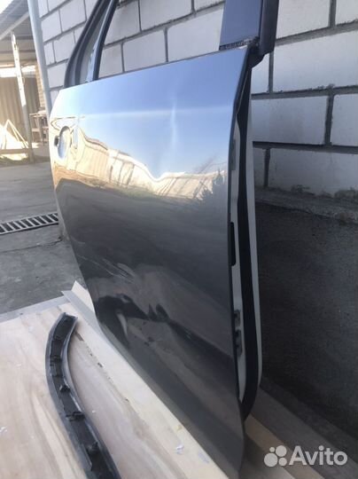 Продам дверь (задняя правая на Джетта 5)