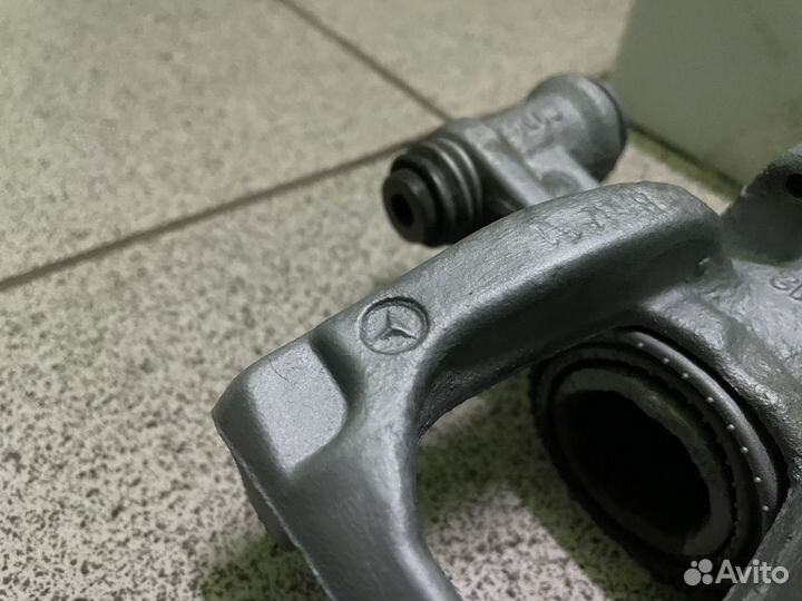 Суппорт задний Mercedes W447