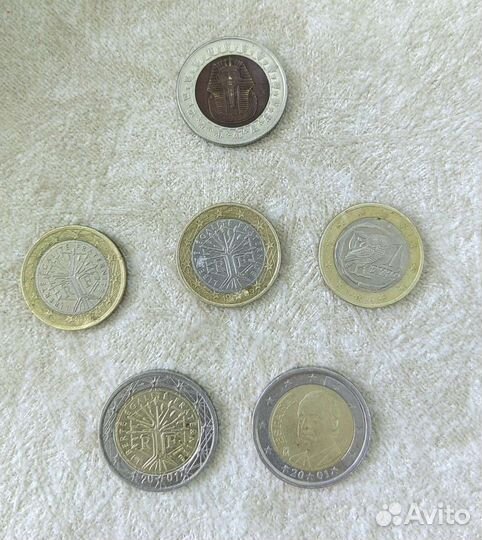 Монеты евро и египетский фунт