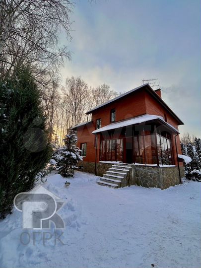 Коттедж 257 м² на участке 12 сот.