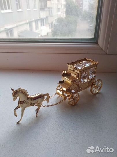 Лошадь с каретой кристаллы swarovski