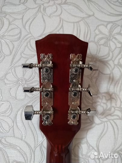 Акустическая гитара