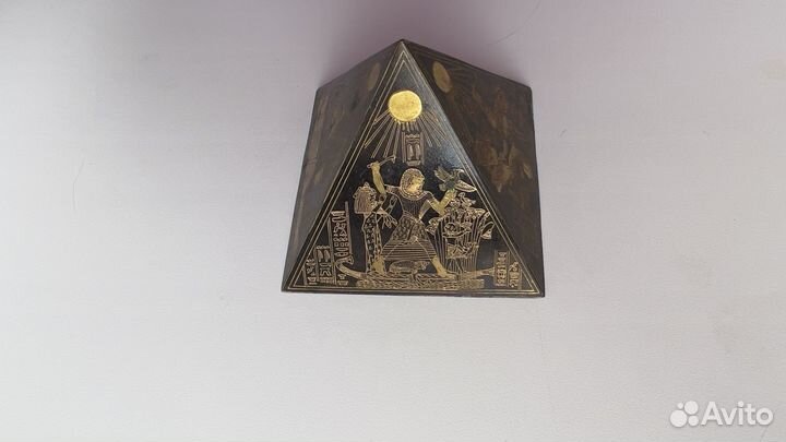 Пирамида египетская металл