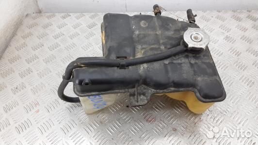 Бачок расширительный jeep grand cherokee WK (5LV24NP01)