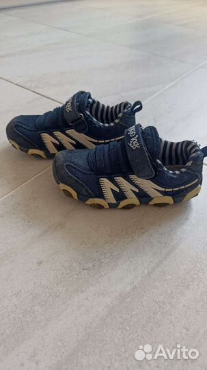 Детские кроссовки