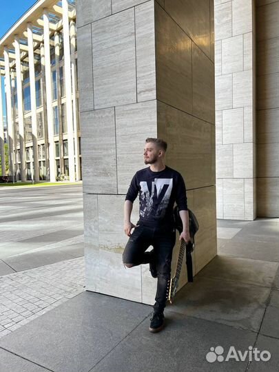 Уроки вокала, игры на гитаре и электрогитаре