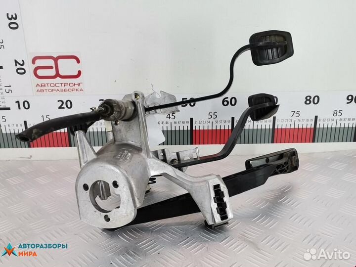 Педаль Audi 80 8A/B3 1990 8A1721115