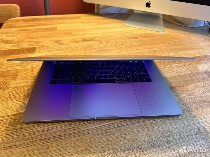 Macbook Pro 2017 i7 Radeon Pro 560 4 гб