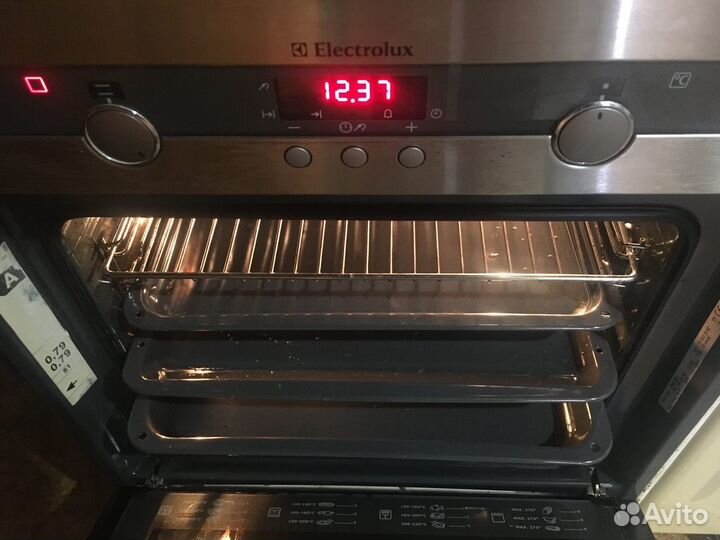 Духовой шкаф Electrolux EOB 64100 X
