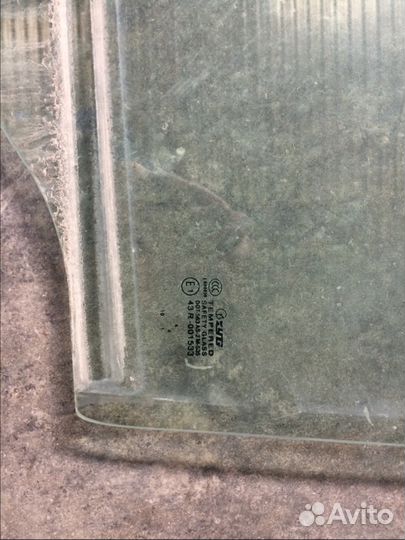Заднее левое стекло на Nissan X-trail