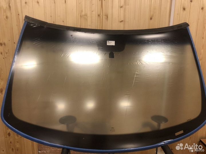 Лобовое стекло Lexus is250