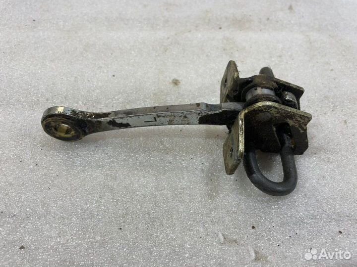 Ограничитель двери задний Opel Vectra B 1995-1999