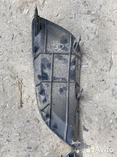 Заглушка бампера правая, левая