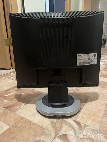 Монитор Samsung