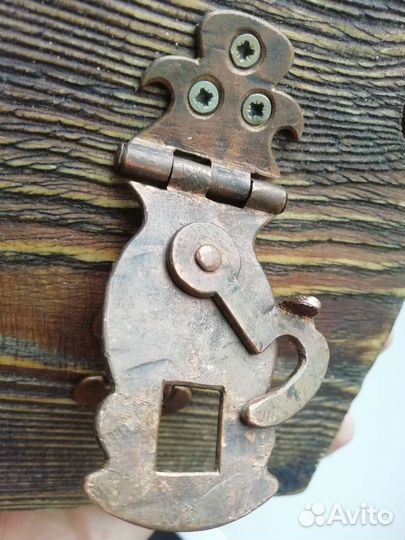 Петля - замок медная