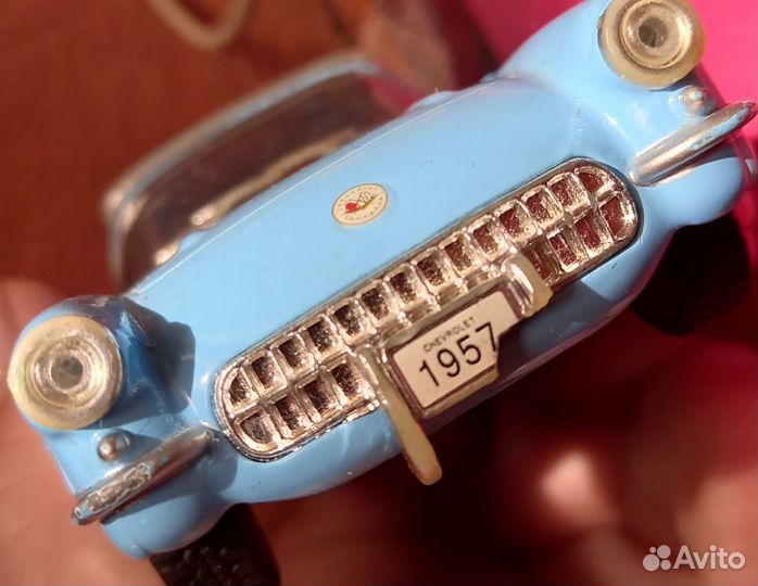 Модель машинки Kinsmart Chevrolet Corvette 1957