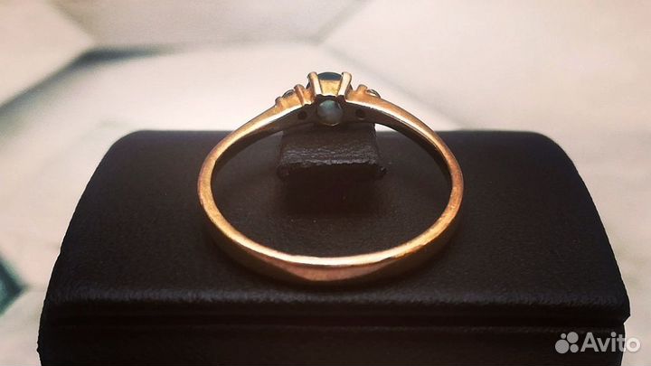 Золотое кольцо 585 пробы массой 1.33 грамма (р 15