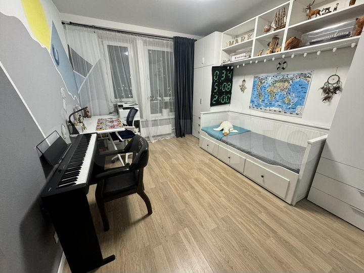 3-к. квартира, 90 м², 2/25 эт.