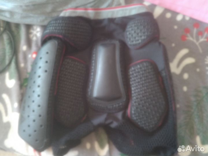 Защита бедер Dainese