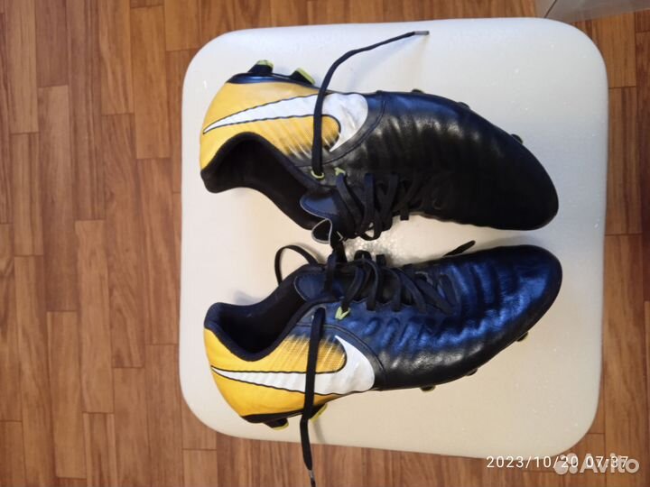 Футбольные бутсы