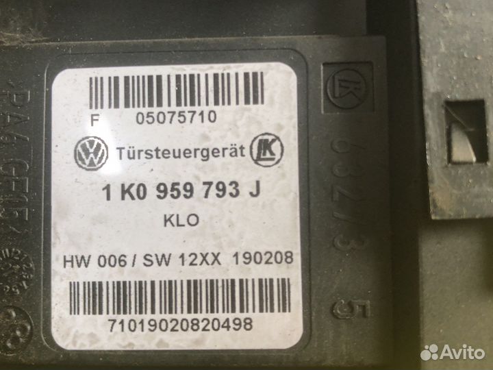 Моторчик стеклоподъемника левой Skoda Octavia A5