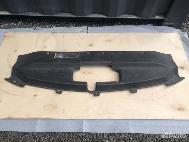 Кожух замка капота Cadillac Escalade III 06-14