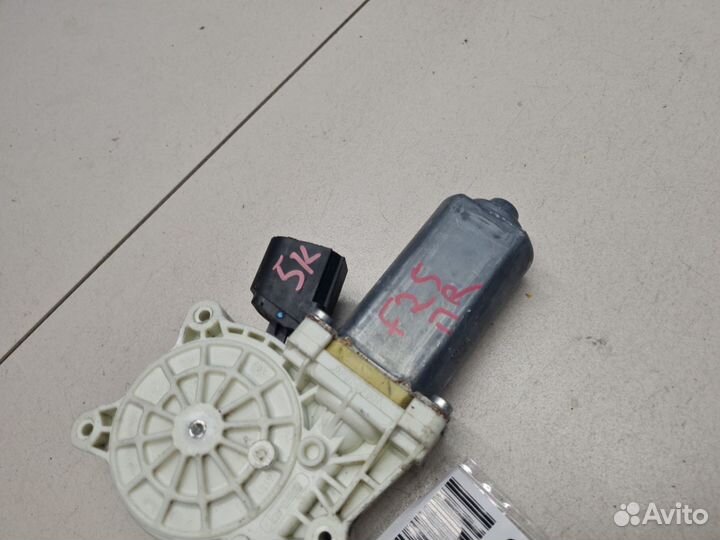 Моторчик стеклоподъёмника правый BMW X3 F25 2010-2