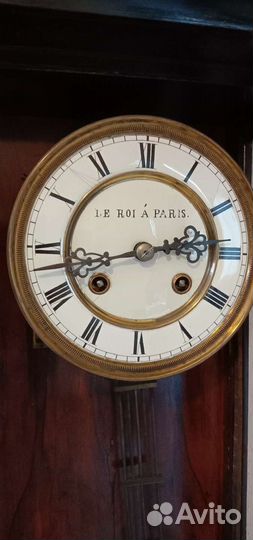 Старинные настенные часы с боем