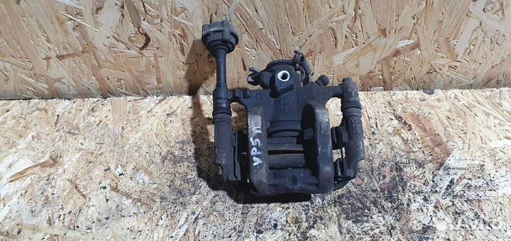 Суппорт задний правый Opel Astra J GTC 2012-2017