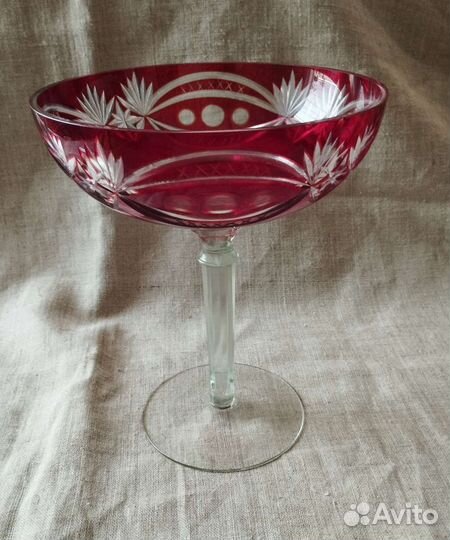 Ваза на ножке. Рубиновое стекло. 50-е