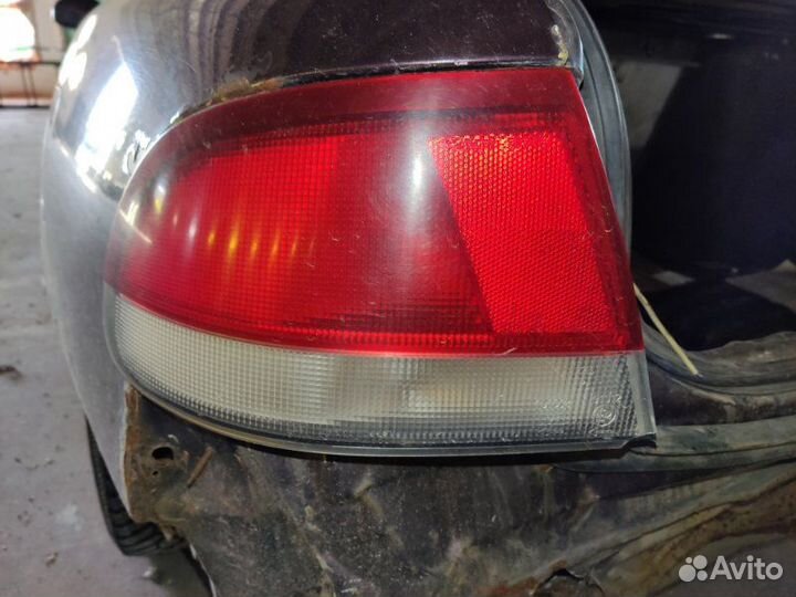 Фонарь Mazda 626 Ge седан 1.8 FP 1992
