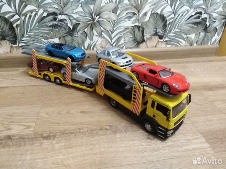 Игрушечные модельки автомобилей