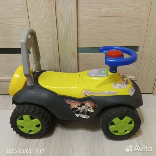 Машинка каталка толокар