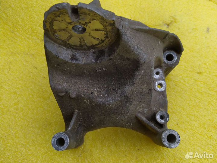 Опора двигателя Volkswagen Touareg