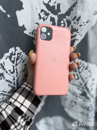 Чехлы на телефон iPhone 11