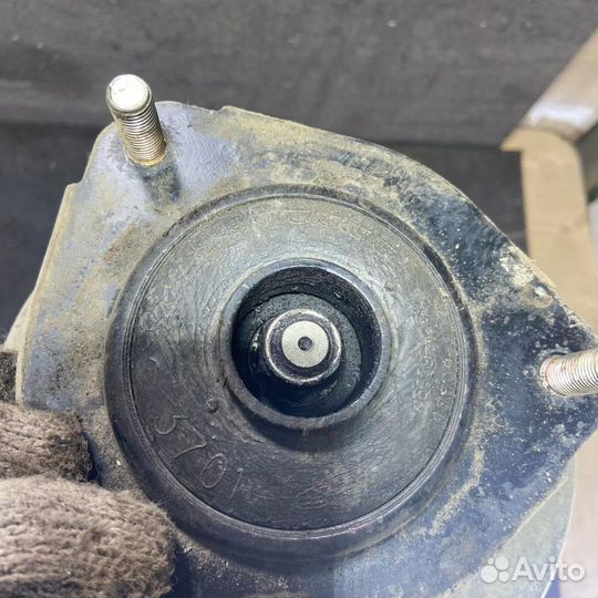 Амортизатор передний правый Toyota Carina 6 (T190)