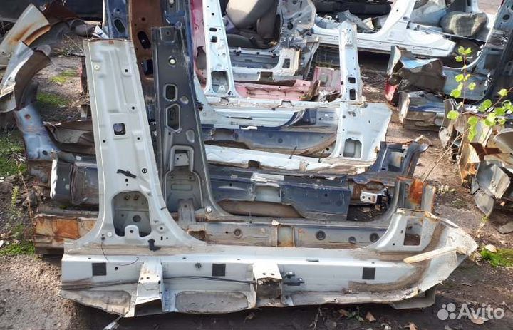 Порог левый Hyundai Solaris RB