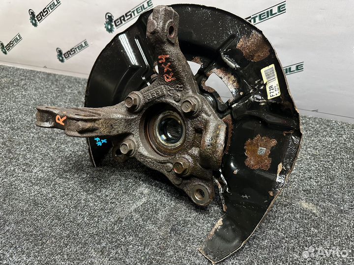 Поворотный кулак передний правый Lexus RX4