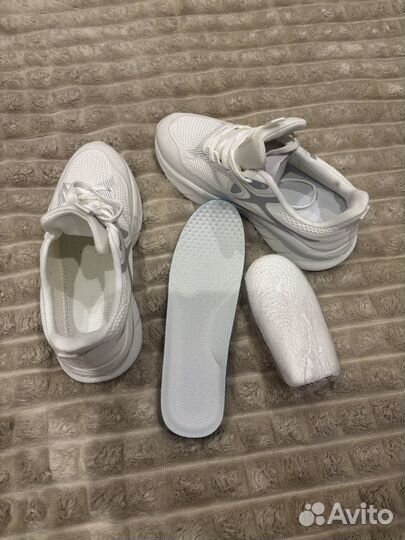 Кроссовки женские 39 размер
