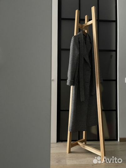 Вешалка напольная деревянная дизайнерская