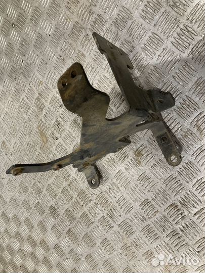 Кронштейн Volvo 21980485